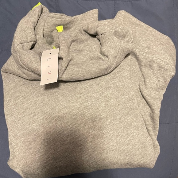 LIVI Active Jogging Set by Lane Bryant - Picture 2 of 6